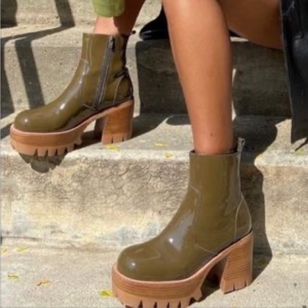 JEFFREY CAMPBELL Quavo
(NWT
Patent Leather Chunky Platform Boots size 8